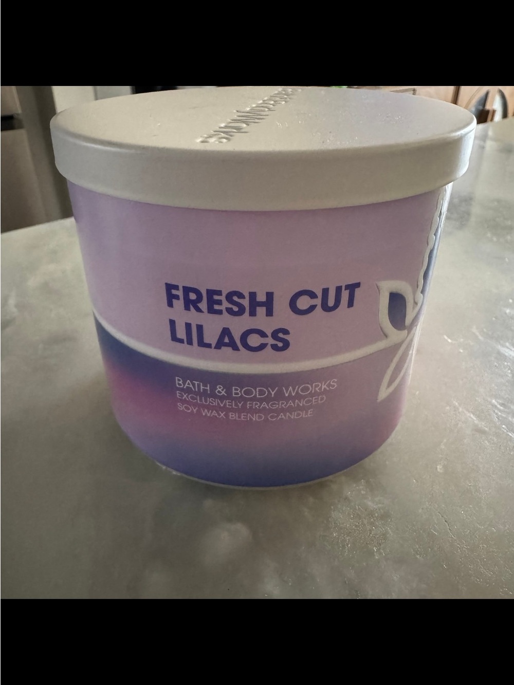 Fresh Cut Lilacs Bath & Body Works 3 Wick Candle 14.5 Oz